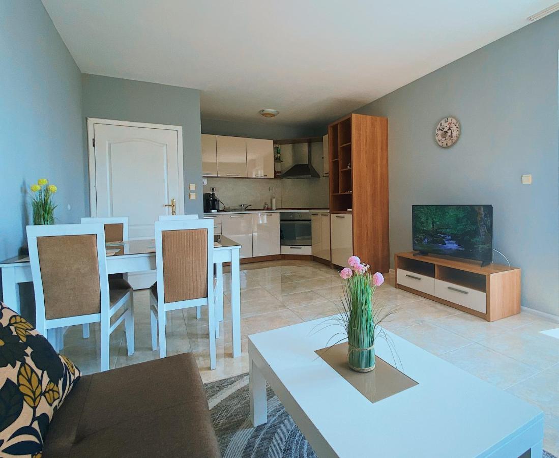 First Line On The Beach Cosy Sea Paradise Apartments Kavarna ภายนอก รูปภาพ